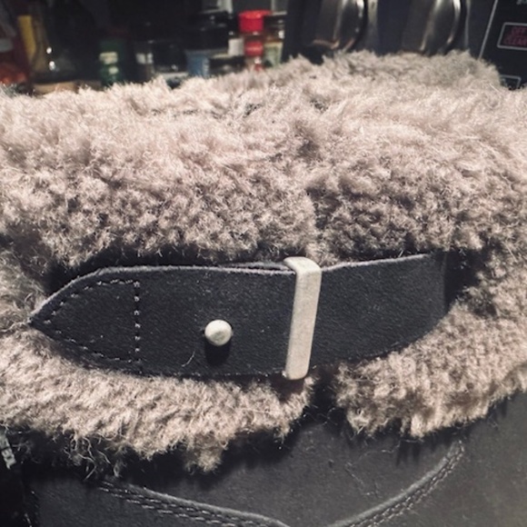 BRAND NEW NEVER USED UGG Fur Trim Boots (Booties) 9.5 US - Picture 6 of 13